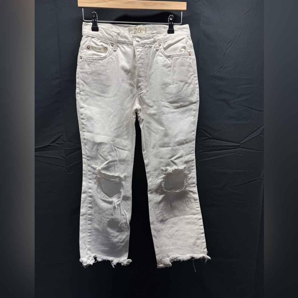 We The Free Straight Leg Distressed White button fly Jeans sz 26 (11QI)